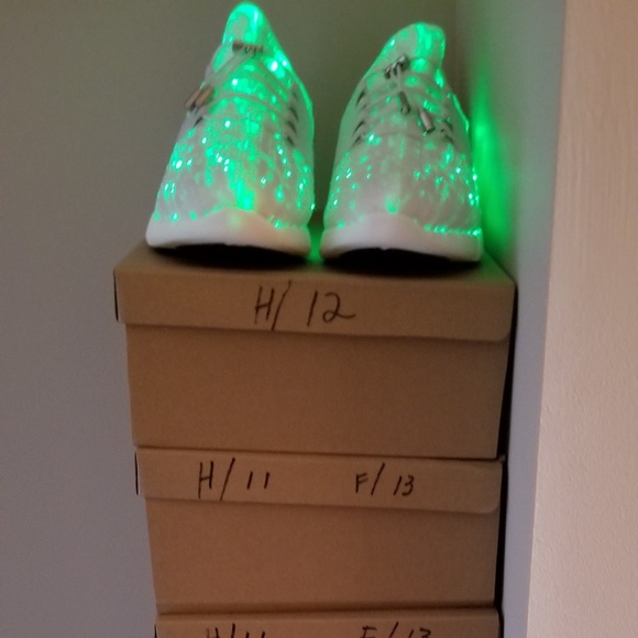 LED sneakers glow in 7 colours. UNUSED - Picture 4 of 8